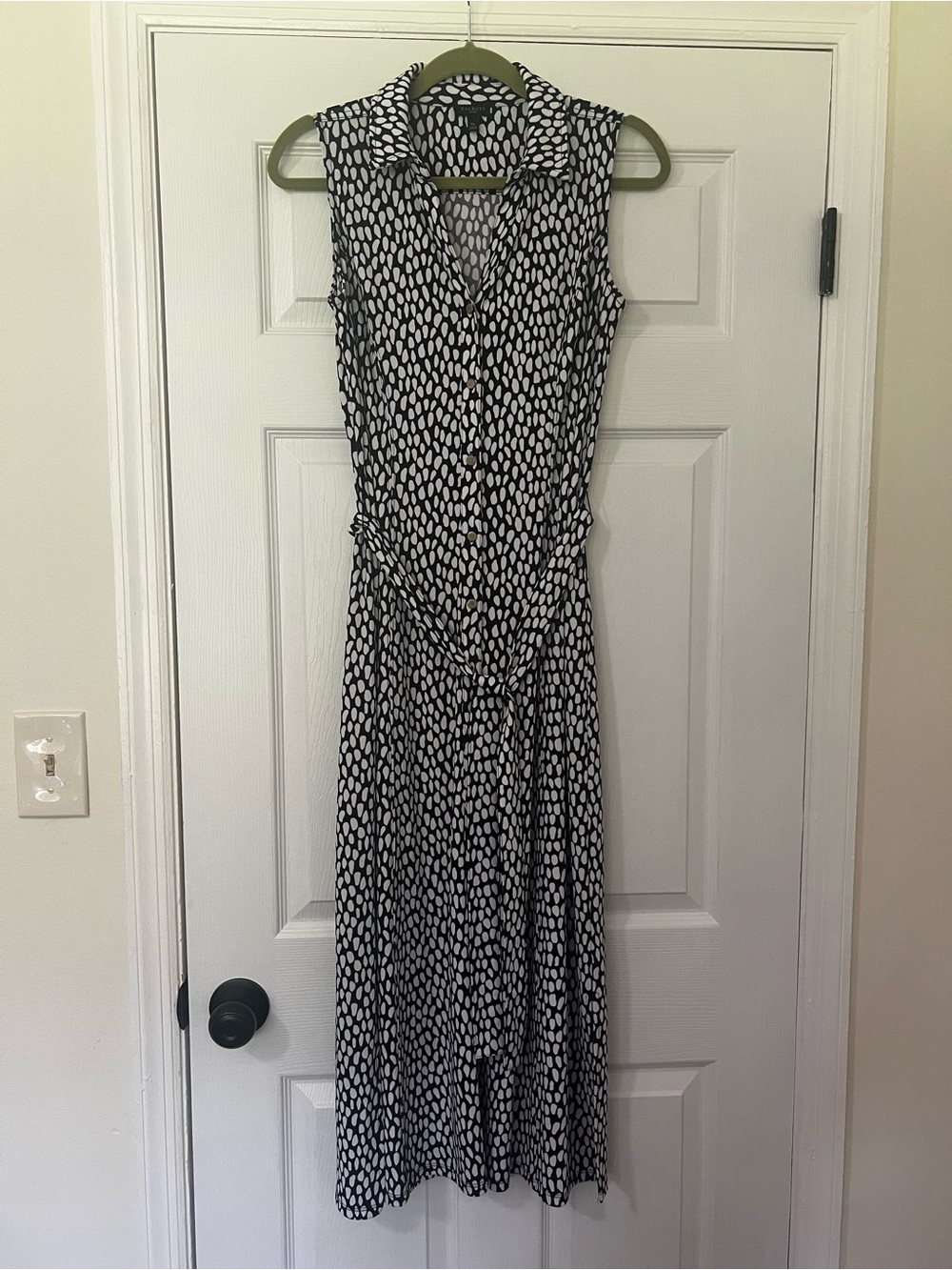Talbots Petite M Sleeveless Black and White Printed Maxi Dress front Buttons